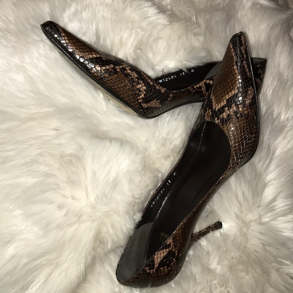 STUART WEITZMAN LEATHER SNAKESKIN PATTERNED PUMPS
